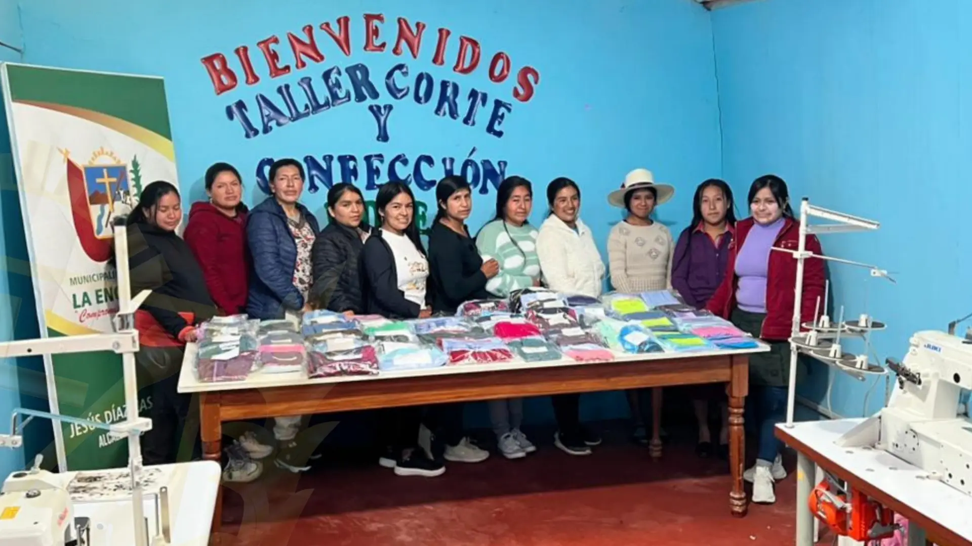 CON BELLA EXPOSICIÓN DE PRENDAS SE DIO INICIO A LA CLUSUARA DEL TALLER DE CORTE Y CONFECCIÓN